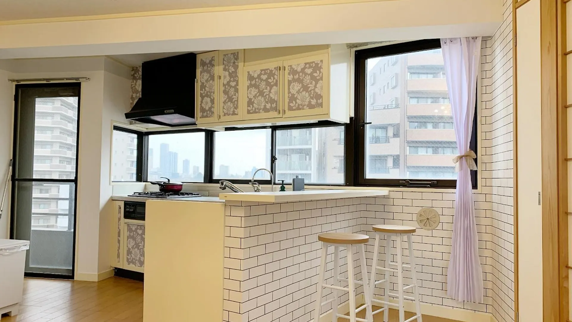 Ikebukuro & City Center # 3 Bedroom Japanese Style Spacious Room, Autolock Automatic Lock Door, Dry Wet Separation, Dedicated Elevator Direct Access, 1 Stop Direct To Ikebukuro, 4-Minute Subway Walk & 501 Tokyo Apartment
